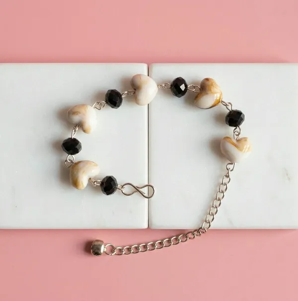 Black_Beaded_Charm_Bracelet_For_Women