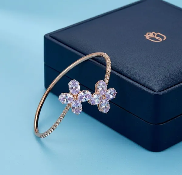 Gold_Tone_Floral_Crystal_Bangle_For_Women