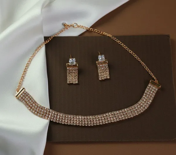 Gold_Tone_Rhinestone_Curved_Band_Necklace_And_Earrings_Set_For_Women