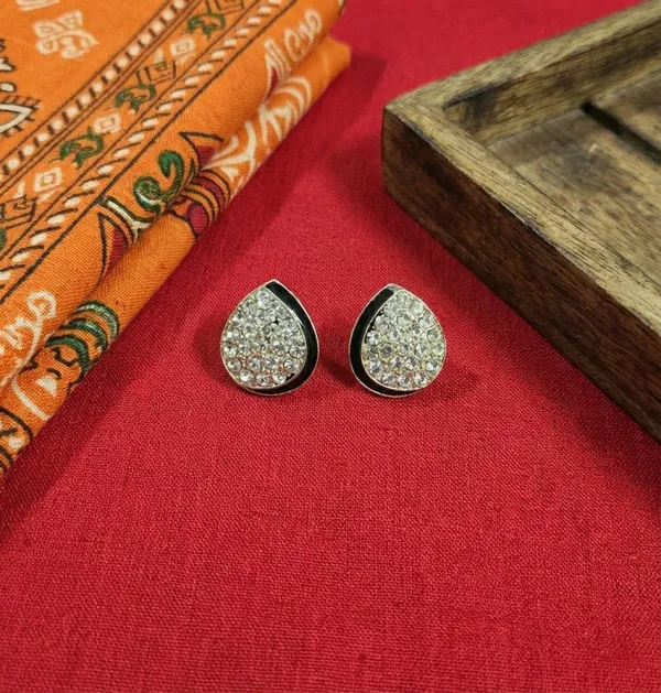 Silver_Tone_Crystal_Teardrop_Stud_Earrings_For_Women