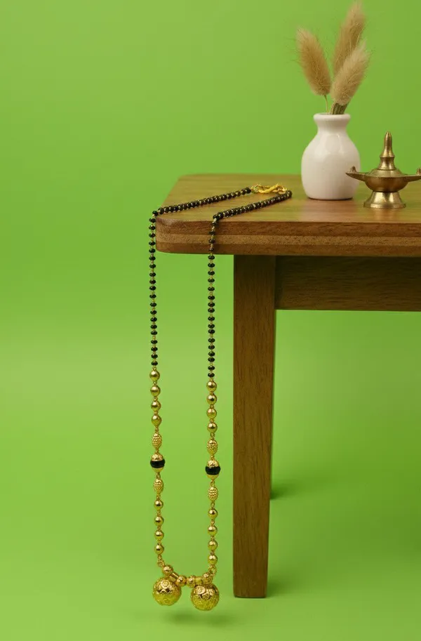 Black_Beaded_Gold_Tone_Traditional_Mangalsutra_For_Women