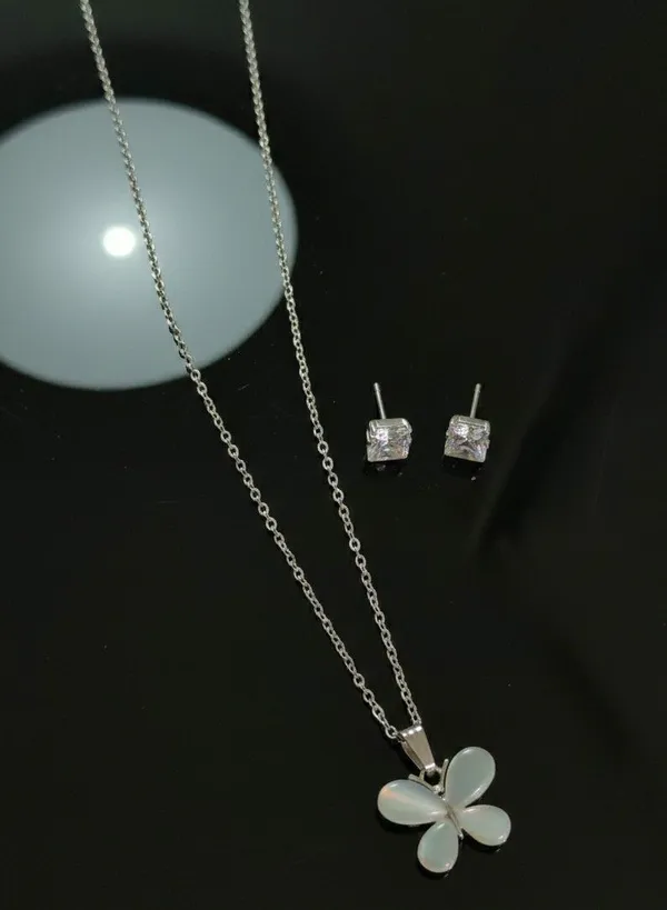 Silver_Tone_Butterfly_Pendant_Necklace_And_Stud_Earrings_Set_For_Women