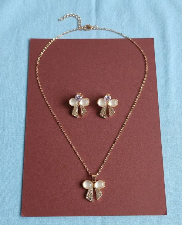 Rose_Gold_Tone_Butterfly_Pendant_Jewellery_Set_For_Women