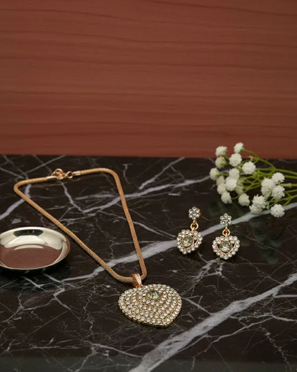 Gold_Tone_Crystal_Heart_Pendant_Jewellery_Set_For_Women