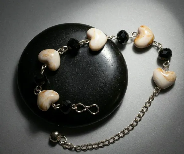Black_Beaded_Charm_Bracelet_For_Women