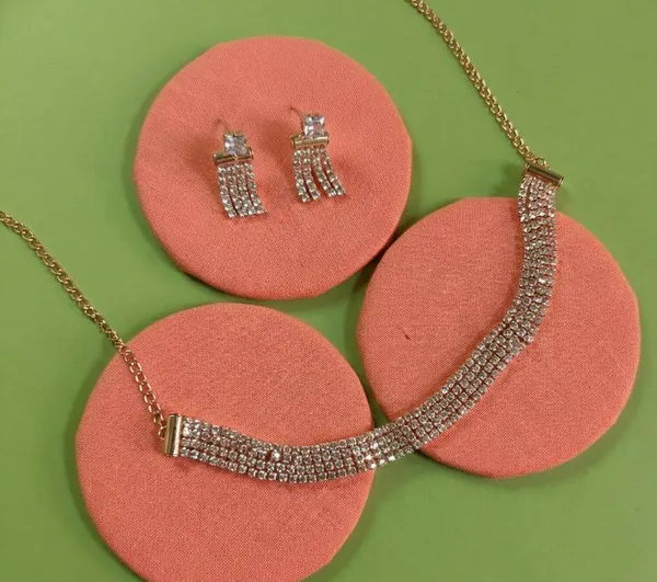 Gold_Tone_Rhinestone_Curved_Band_Necklace_And_Earrings_Set_For_Women