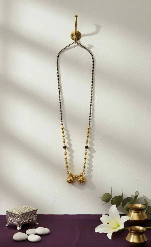 Black_Beaded_Gold_Tone_Traditional_Mangalsutra_For_Women