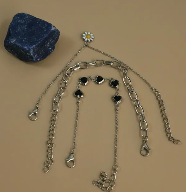 Silver_Tone_Layered_Heart_Floral_Pendant_Necklace_Set_For_Women
