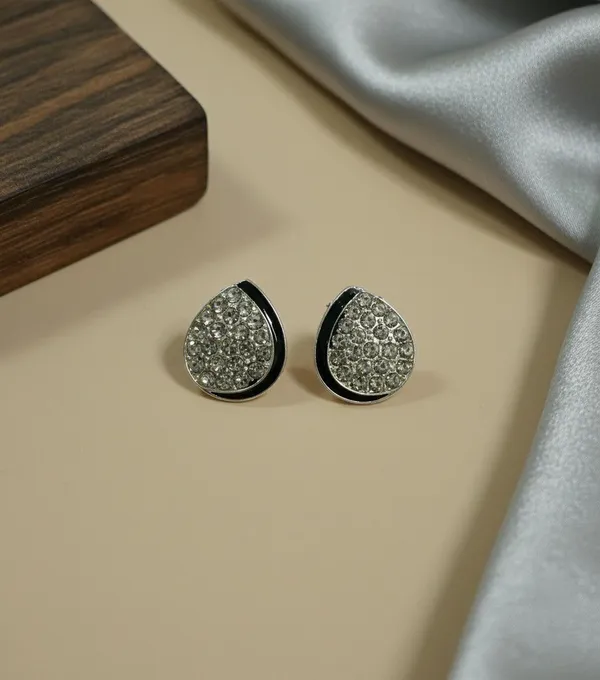 Silver_Tone_Crystal_Teardrop_Stud_Earrings_For_Women