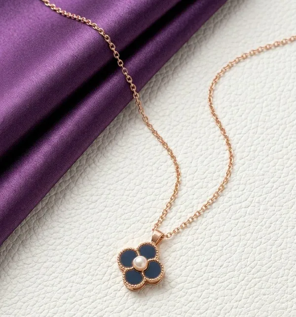 Rose_Gold_Tone_Black_Clover_Pearl_Pendant_Necklace_For_Women