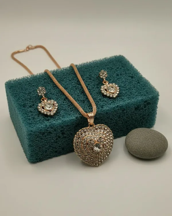 Gold_Tone_Crystal_Heart_Pendant_Jewellery_Set_For_Women