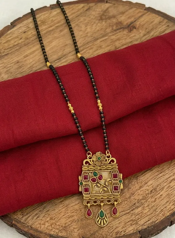 Black_Beaded_Gold_Tone_Stone_Mangalsutra_Necklace_For_Women