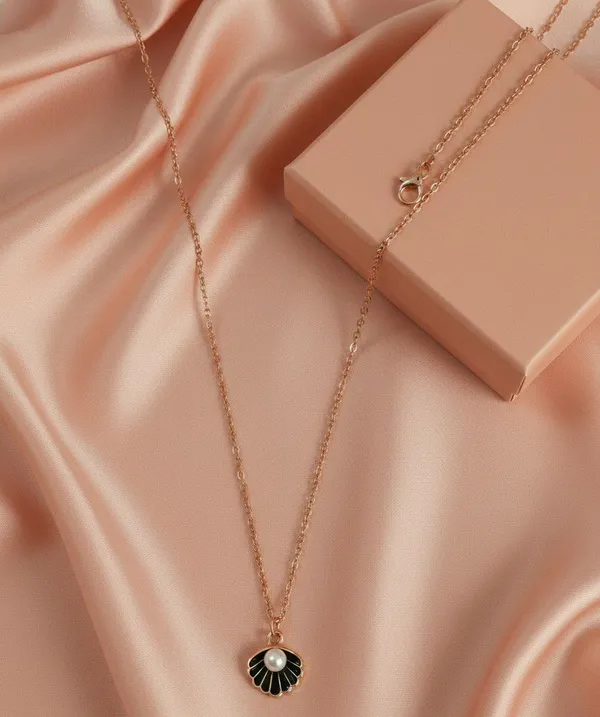 Gold_Tone_Pearl_Flower_Pendant_Necklace_For_Women