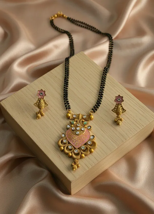 Black_Beaded_Gold_Tone_Heart_Pendant_Necklace_Set_For_Women