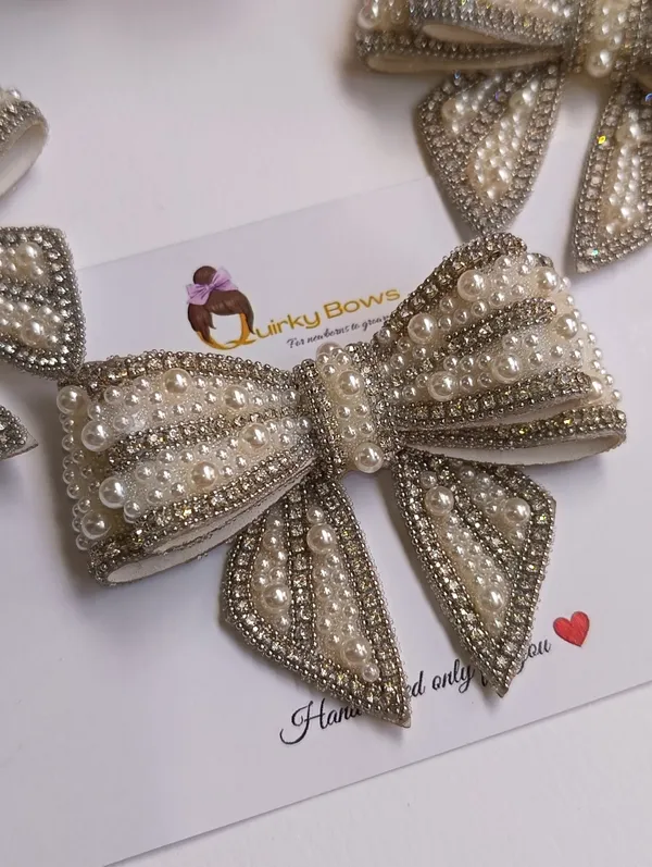 Silver_Rhinestone_Pearl_Embellished_Bow_Hair_Clips_For_Girls