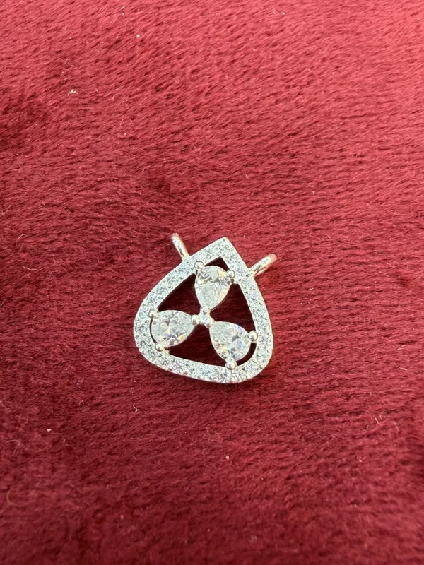 Silver_Tone_Crystal_Motif_Brooch_For_Women