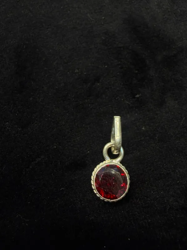 Red_Metal_Round_Pendant_Charm_for_Women