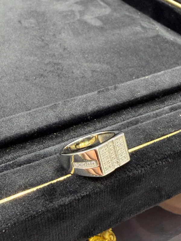 Silver-Tone_Stone_Studded_Signet_Ring_for_Men