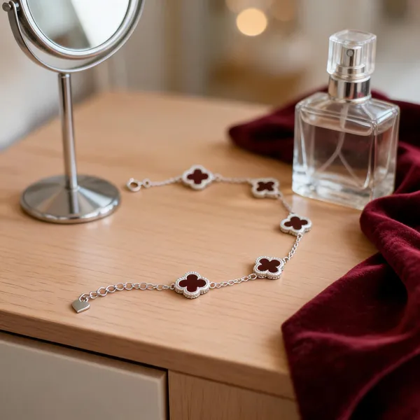 Silver_Clover_Charm_Bracelet_For_Women
