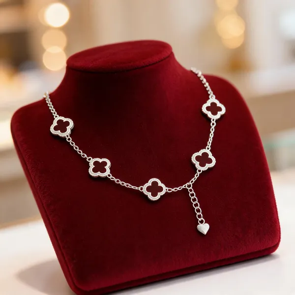 Silver_Clover_Charm_Bracelet_For_Women