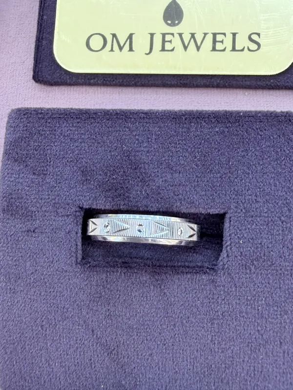 Silver_Tone_Geometric_Engraved_Ring