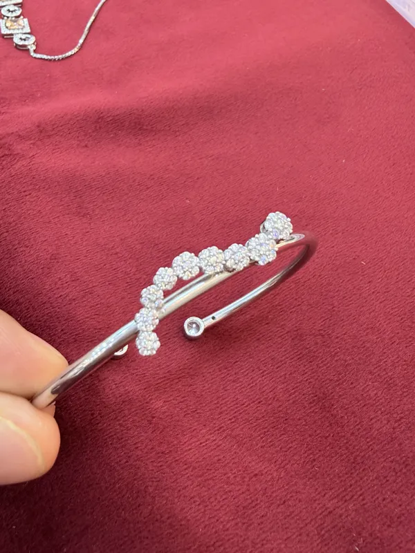 Silver-Tone_Floral_Stone_Embellished_Bangle_For_Women