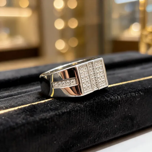 Silver_Stone_Studded_Signet_Ring_For_Men
