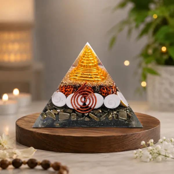 Shree_Yantra_Rudraksha_Crystal_Pyramid_Decor