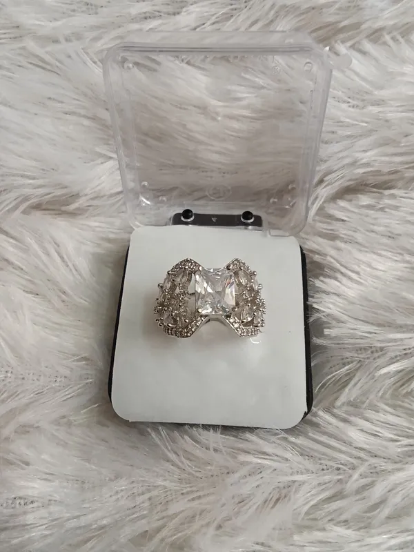 Silver_Crystal_Embellished_Bow_Hair_Clip_for_Women