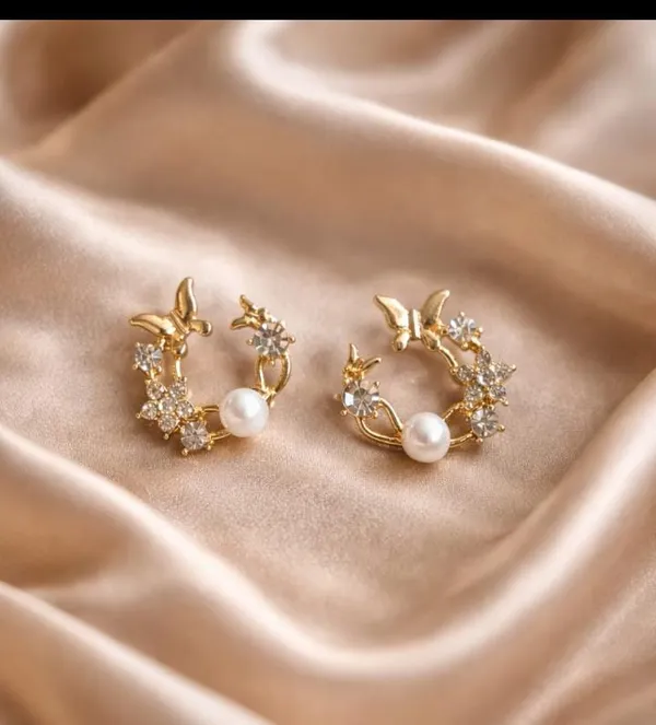 Gold_Tone_Floral_Pearl_Stud_Earrings_for_Women
