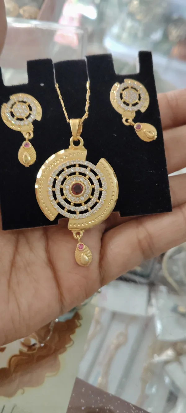Gold_Tone_Circular_Pendant_Necklace_Set_for_Women