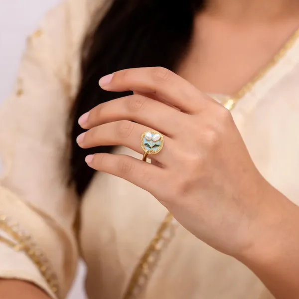 Gold_Pearl_Alloy_Oval_Enamel_Floral_Motif_Ring_For_Women
