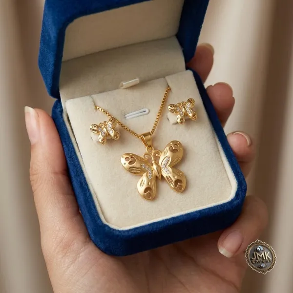 Gold-Toned_Butterfly_Necklace_And_Earrings_Set_for_Women