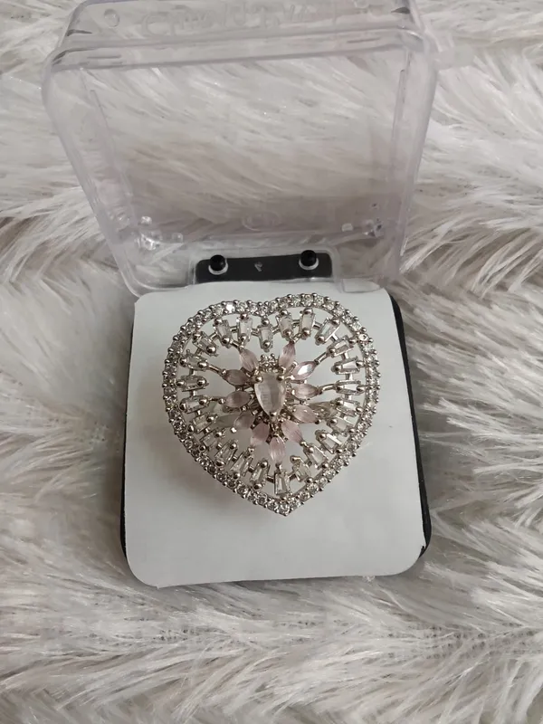 Silver_Heart_Shaped_Rhinestone_Brooch_For_Women