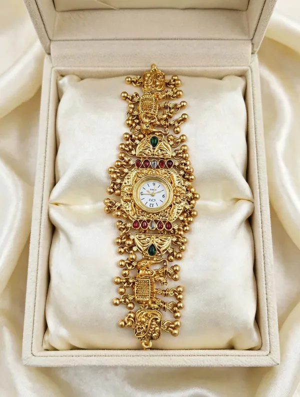 Gold_Tone_Traditional_Bracelet_Watch_for_Women