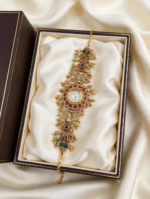 Gold_Tone_Traditional_Bracelet_Watch_for_Women