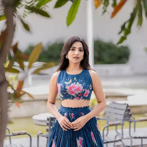 Navy_Blue_Georgette_Floral_Print_Sleeveless_Crop_Top_Lehenga_Set_For_Women
