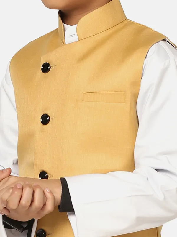 Golden_Jacket_With_White_Kurta_Pyjama_Golden