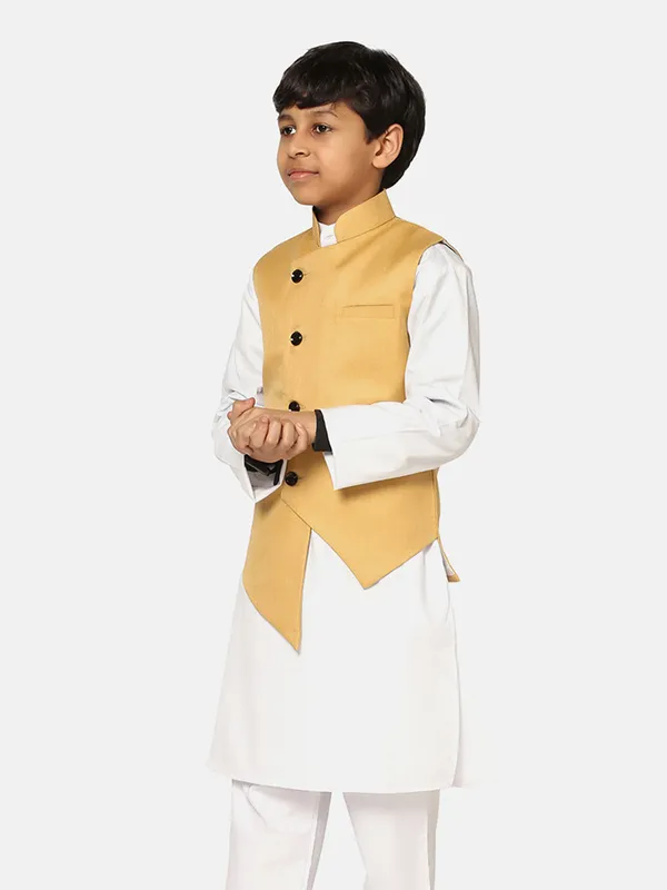 Golden_Jacket_With_White_Kurta_Pyjama_Golden