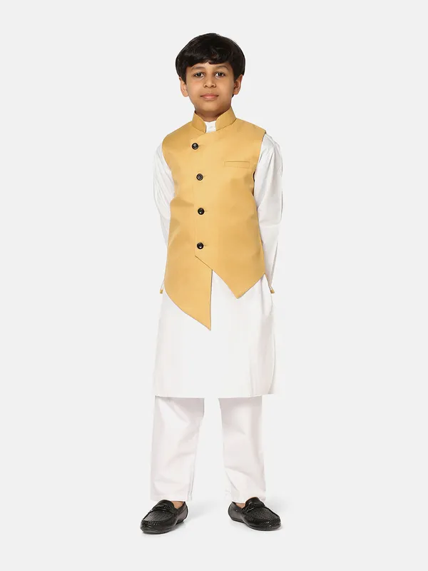 Golden_Jacket_With_White_Kurta_Pyjama_Golden