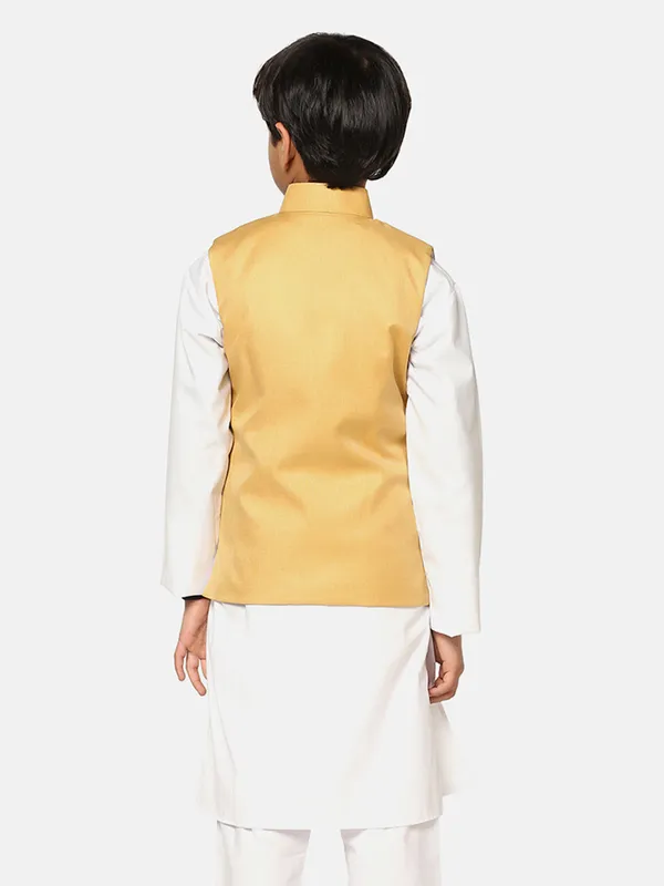 Golden_Jacket_With_White_Kurta_Pyjama_Golden