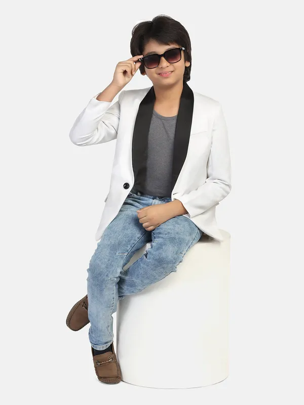 Boys_White_Tuxedo_Blazer_White