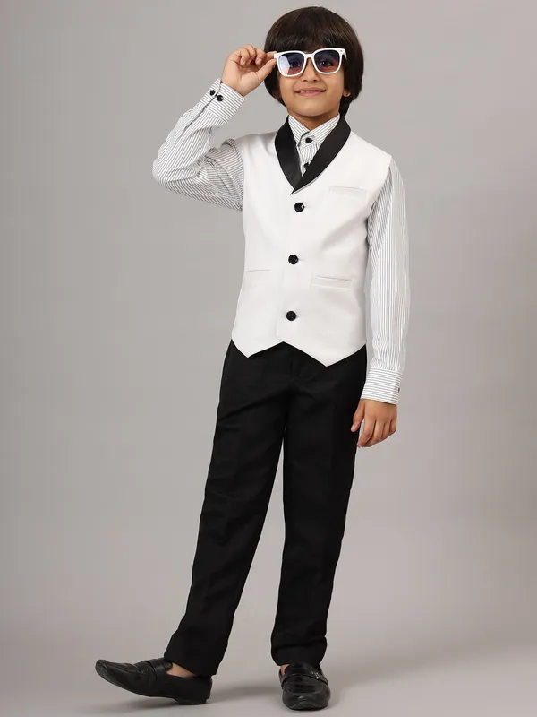 Boys_White_Tuxedo_Waistcoat_White