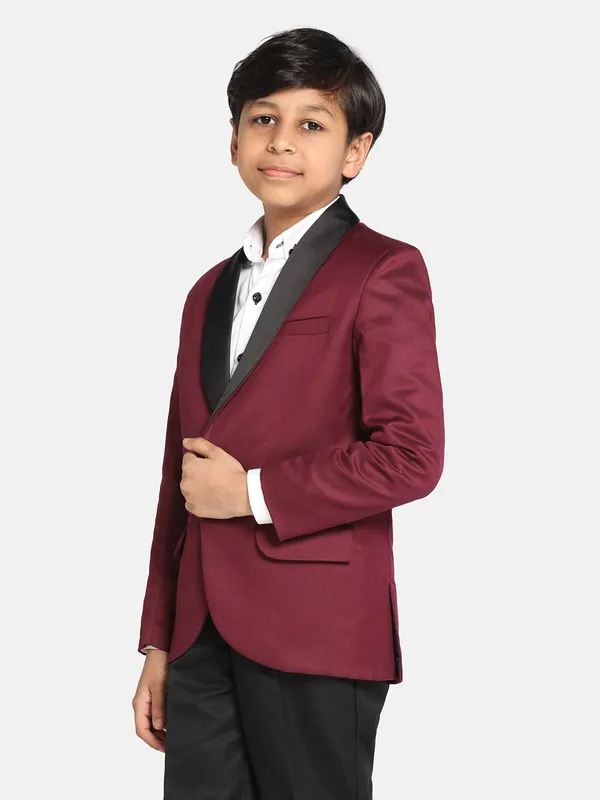 Boys_Maroon_Tuxedo_Suit_Set_Maroon