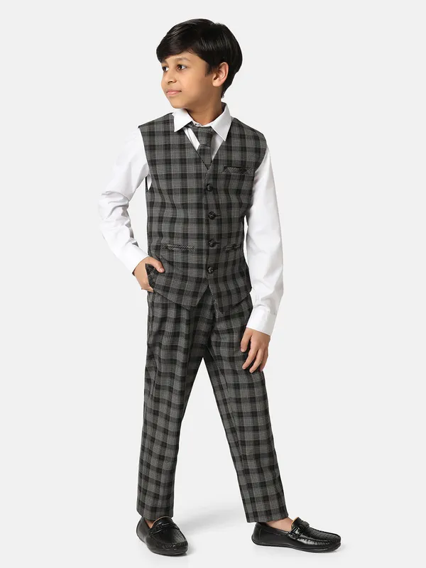 Boys_Black_3_Piece_Set_With_Tie_Black