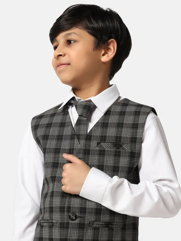 Boys_Black_3_Piece_Set_With_Tie_Black
