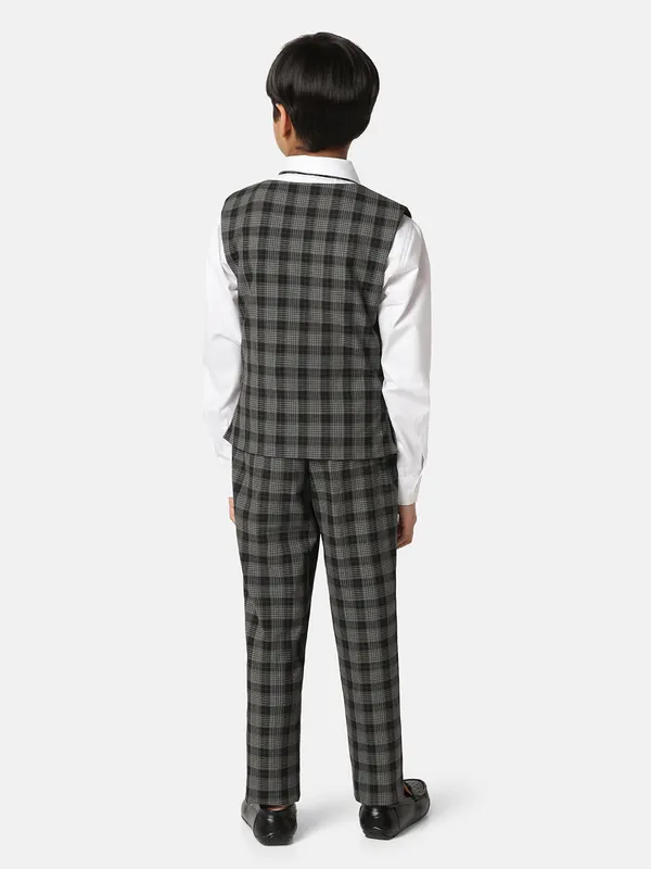 Boys_Black_3_Piece_Set_With_Tie_Black