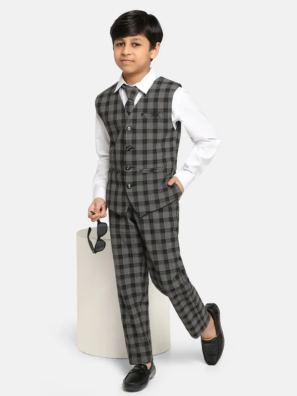 Boys_Black_3_Piece_Set_With_Tie_Black
