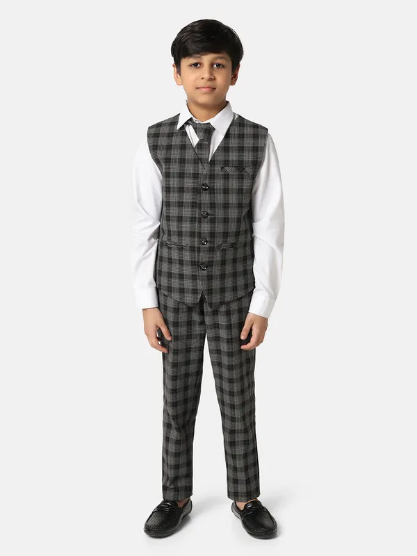 Boys_Black_3_Piece_Set_With_Tie_Black