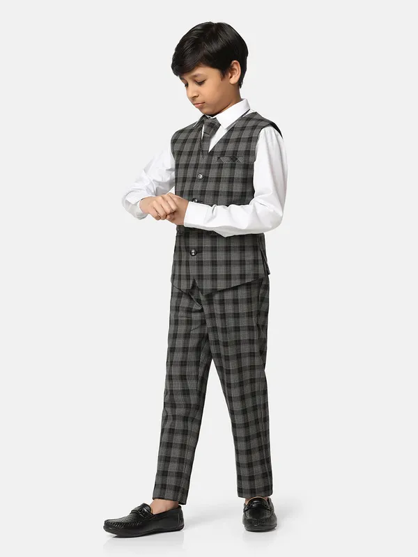 Boys_Black_3_Piece_Set_With_Tie_Black